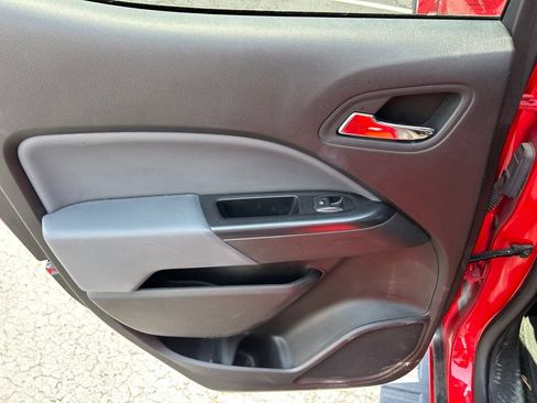 Used 2015 Chevrolet Colorado Z71 RWD image 32