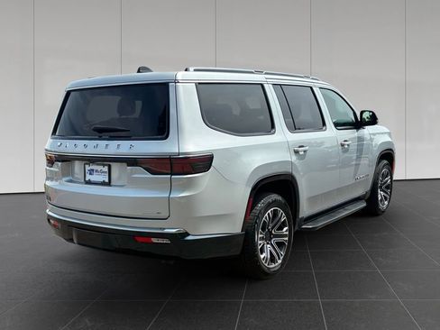Used 2024 Jeep Wagoneer Series II w/ Flexible Seating Group AWD/4WD image 5