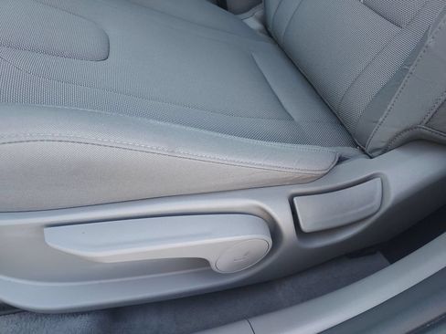 Used 2025 Hyundai Elantra SE FWD image 18