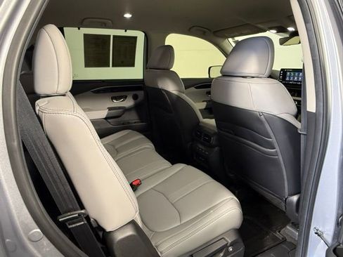 Used 2025 Honda Pilot EX-L image 44