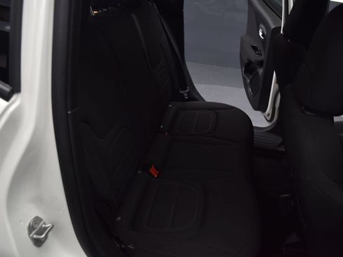 Used 2021 Jeep Renegade Latitude AWD/4WD image 24