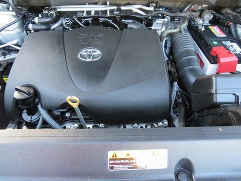Used 2022 Toyota Highlander XLE image 40