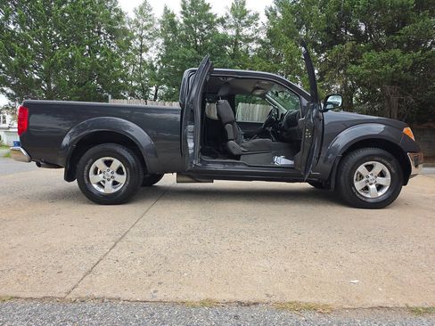 Used 2010 Nissan Frontier SE w/ SE Value Truck Pkg AWD/4WD image 40