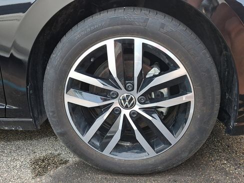 Used 2025 Volkswagen Jetta SE FWD image 4