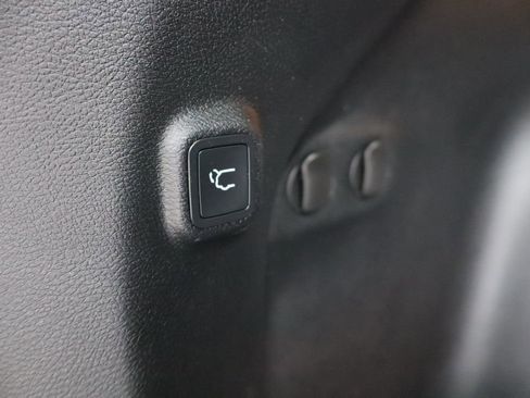 Used 2020 Jeep Cherokee Limited image 37