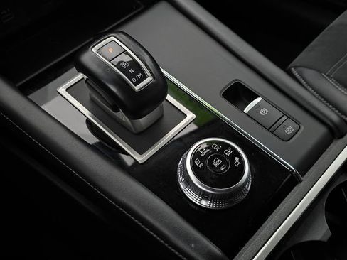 Used 2024 Mitsubishi Outlander FWD image 16