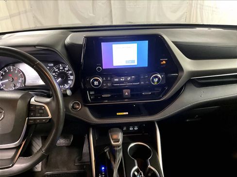 Used 2023 Toyota Highlander XLE image 19