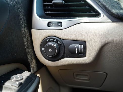 Used 2019 Jeep Cherokee Latitude w/ Popular Appearance Group FWD image 30