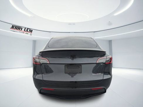 Used 2024 Tesla Model Y Performance image 4