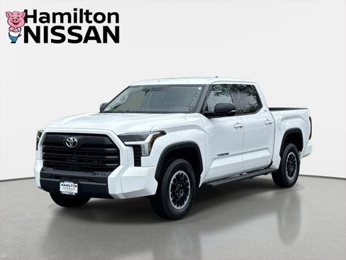 Used 2023 Toyota Tundra SR5 w/ SR5 Premium Package AWD/4WD image 5