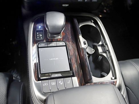 Used 2021 Lexus LS 500 AWD w/ Luxury Package image 25