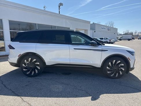 New 2026 Lincoln Nautilus Reserve w/ Jet Appearance Package AWD/4WD image 2