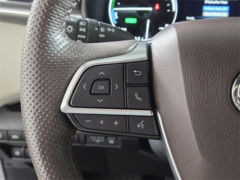 Used 2024 Toyota Sienna Platinum image 30