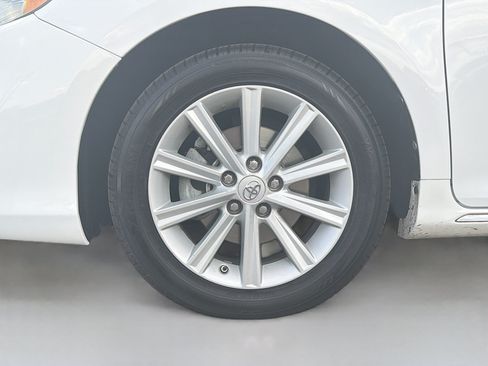 Used 2014 Toyota Camry XLE FWD image 11