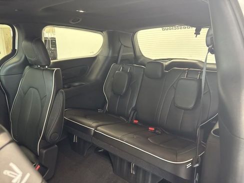 New 2026 Chrysler Pacifica Limited image 23