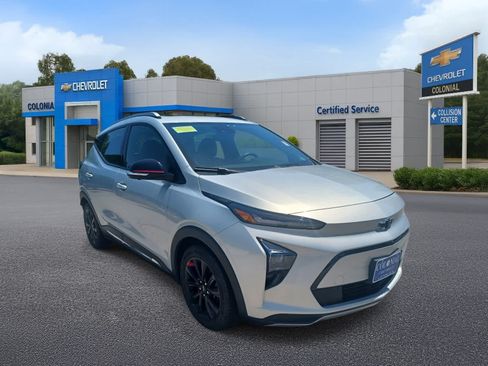 Used 2023 Chevrolet Bolt EUV Premier w/ Sun & Sound Package FWD image 2