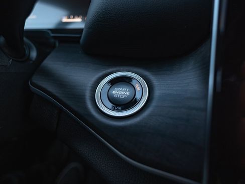 New 2025 Jeep Grand Cherokee Limited w/ Black Appearance Package image 14