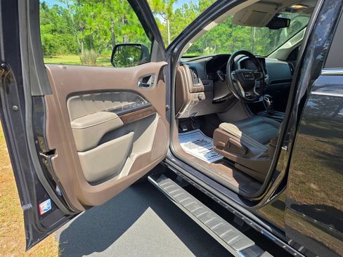 Used 2022 GMC Canyon Denali RWD image 11