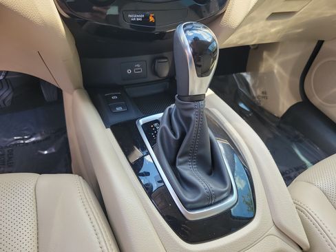Used 2019 Nissan Rogue SV w/ Premium Package FWD image 27