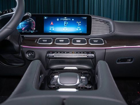New 2026 Mercedes-Benz GLS 450 4MATIC image 18