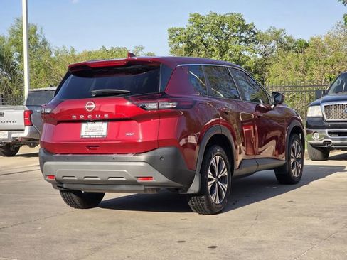 Used 2022 Nissan Rogue SV image 4