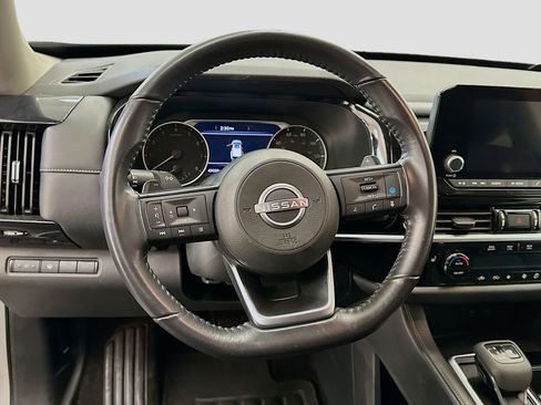 Used 2024 Nissan Pathfinder SV image 18