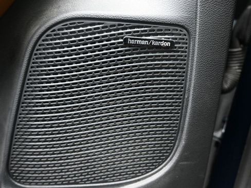 Used 2023 Chrysler Pacifica Pinnacle FWD image 21