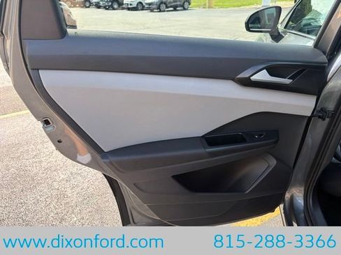 Used 2023 Volkswagen Taos SE FWD image 23