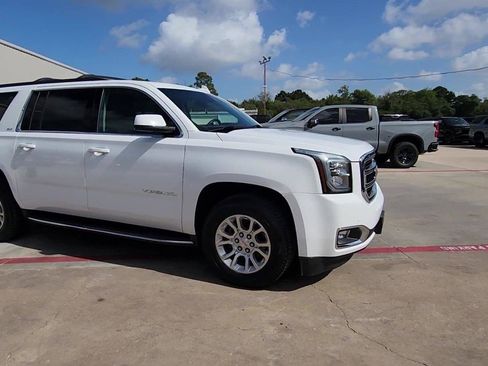 Used 2019 GMC Yukon XL SLT w/ Open Road Package AWD/4WD image 2