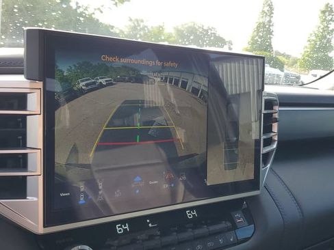 Used 2025 Toyota Tundra Platinum AWD/4WD image 22