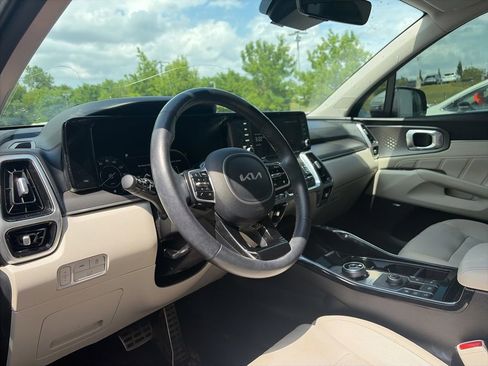 Used 2023 Kia Sorento SX Prestige w/ Panoramic Sunroof Package AWD/4WD image 4