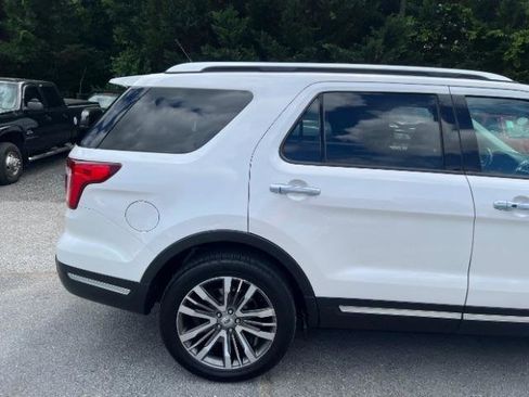 Used 2018 Ford Explorer Platinum AWD/4WD image 6
