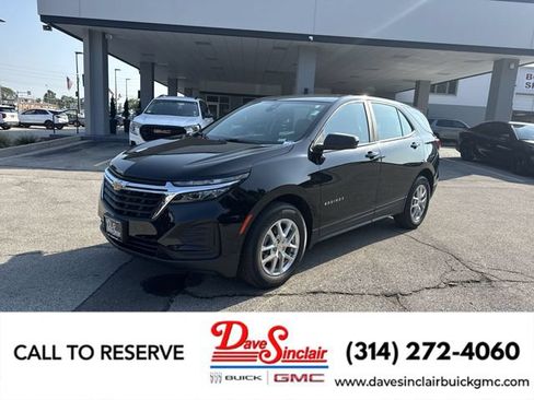 Used 2023 Chevrolet Equinox LS FWD image 1