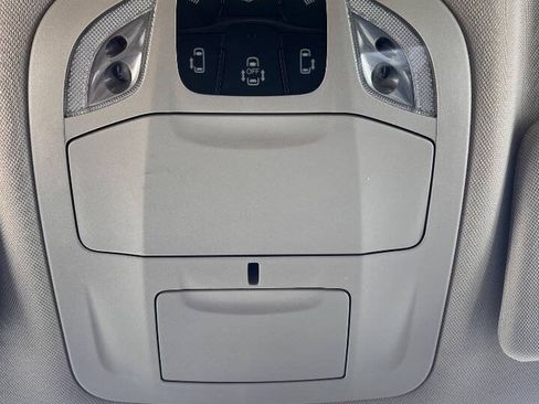 Used 2024 Chrysler Pacifica Touring-L FWD image 24
