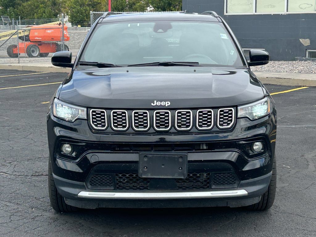 Used 2025 Jeep Compass Limited AWD/4WD image 9