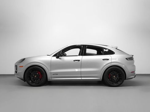 Certified 2025 Porsche Cayenne GTS AWD/4WD image 2