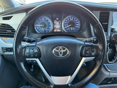 Used 2016 Toyota Sienna XLE Premium image 20