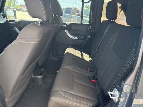 Used 2016 Jeep Wrangler Unlimited Sahara w/ Max Tow Package image 9