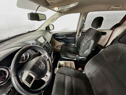 Used 2014 Dodge Grand Caravan SE w/ Quick Order Package 29E SE FWD image 5