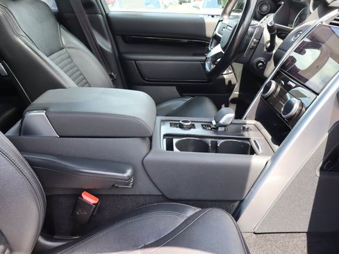 Used 2023 Land Rover Discovery S AWD/4WD image 13