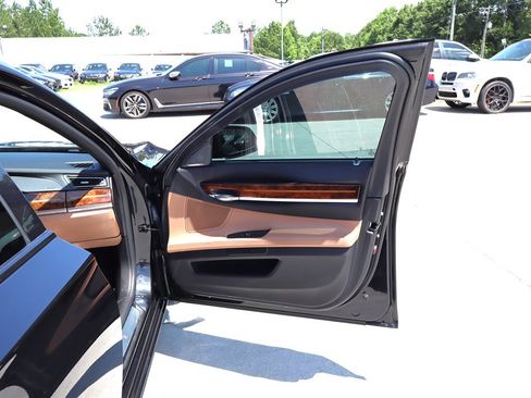 Used 2014 BMW 750Li xDrive AWD/4WD image 34