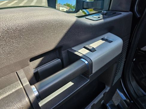 Used 2015 Ford F250 Lariat w/ Lariat Interior Package AWD/4WD image 28