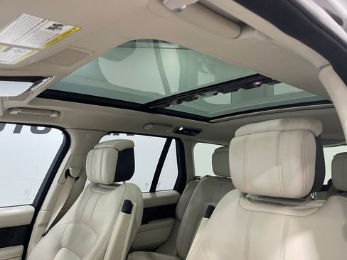 Used 2019 Land Rover Range Rover Autobiography image 12