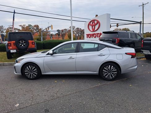 Used 2023 Nissan Altima 2.5 SV image 12