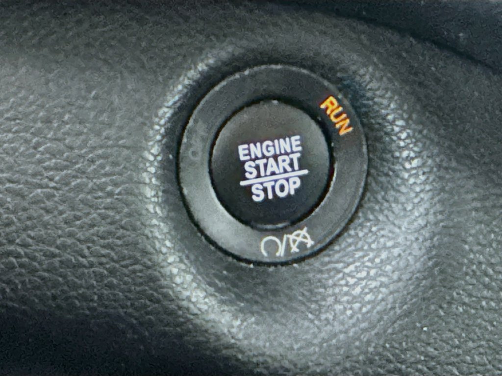 Used 2019 Jeep Cherokee Limited FWD image 19