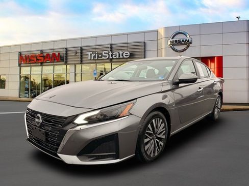 Certified 2023 Nissan Altima 2.5 SV w/ SV Premium Package image 2