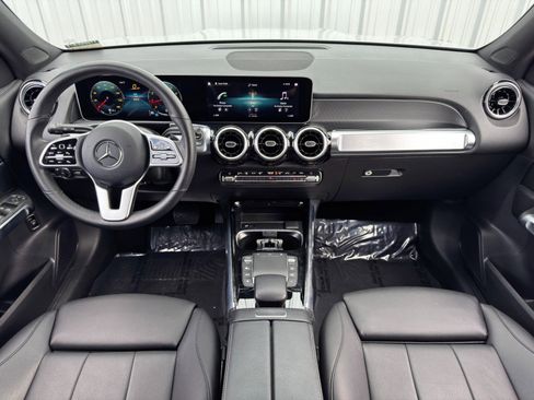 Used 2021 Mercedes-Benz GLB 250 4MATIC w/ Premium Package image 11