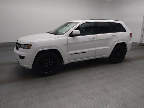 Used 2019 Jeep Grand Cherokee Altitude RWD image 2