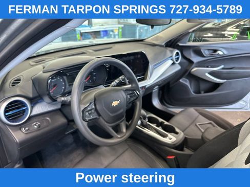 Used 2025 Chevrolet Trax LS w/ Driver Confidence Package FWD image 8