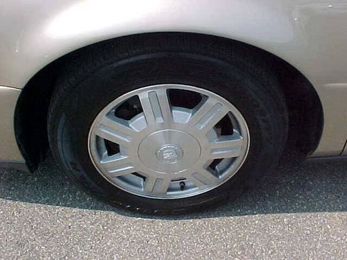 Used 2005 Cadillac De Ville FWD image 6